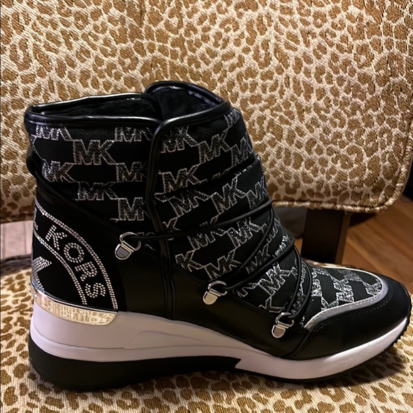 Michael Kors Black and White Winter Rain Boots - Picture 4 of 7